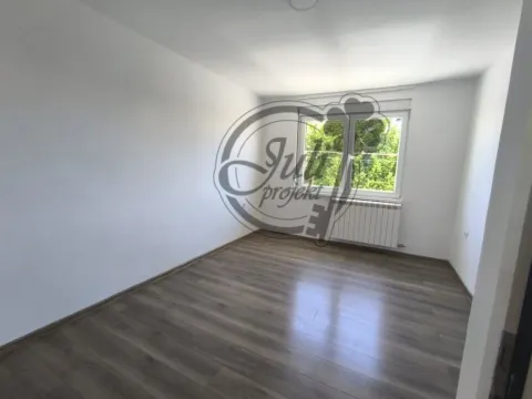 Sale, parking/garage, 139m², Centar, Stara Pazova