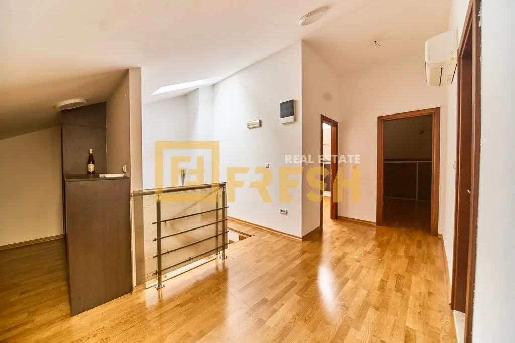Prodaja, dvosoban stan, 122m², Tološi, Podgorica