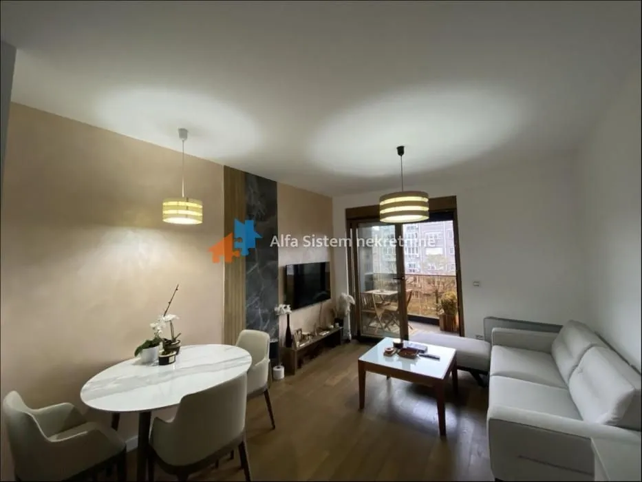 Izdavanje, dvosoban stan, 43m², Vračar Centar, Vračar Sve Podlokacije