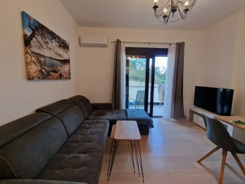 Izdavanje, jednosoban stan, 43m², Bečići, Budva - image 8