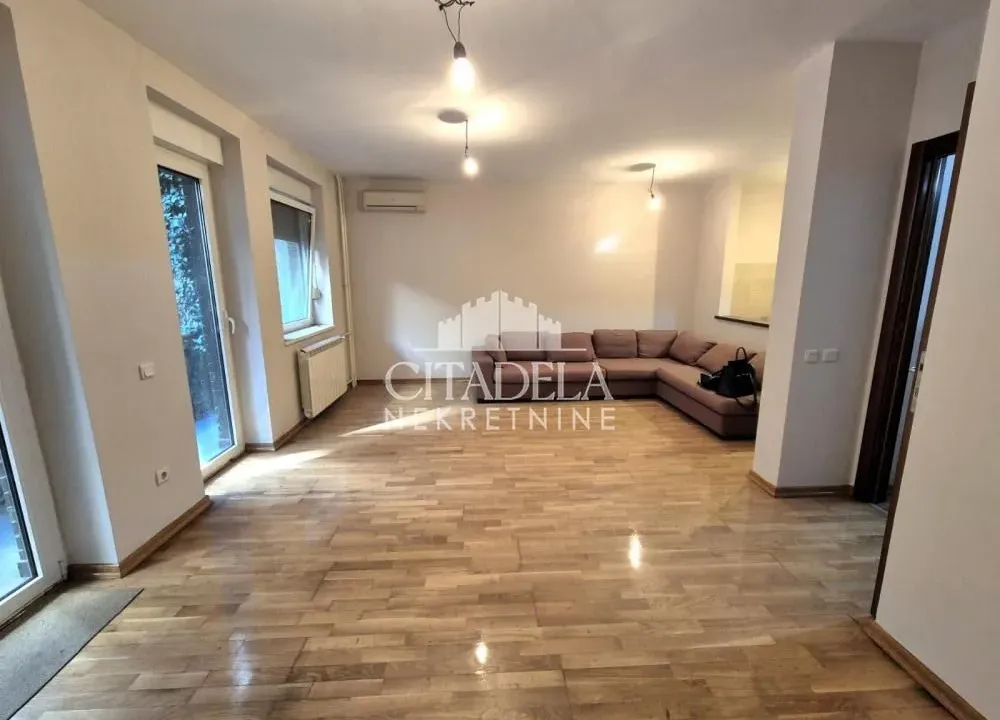 Prodaja, trosoban stan, 74m², Vračar Hram, Vračar Sve Podlokacije