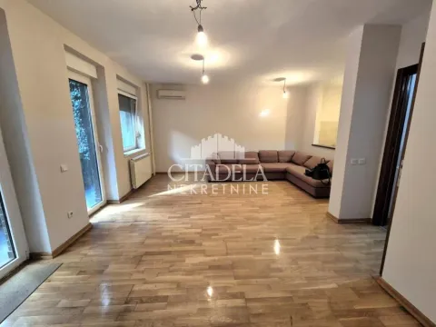 Sale, three bedroom apartment, 74m², Vračar Hram, Vračar Sve Podlokacije