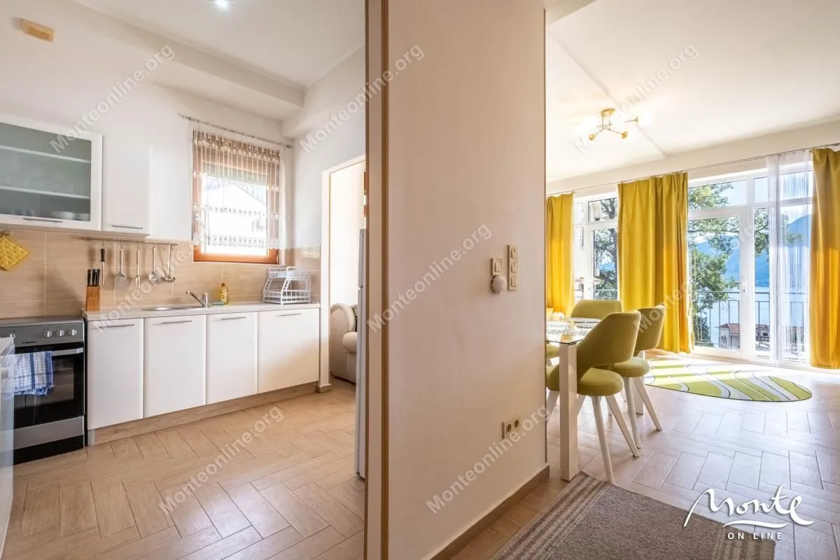 Prodaja, dvosoban stan, 105m², Orahovac, Kotor