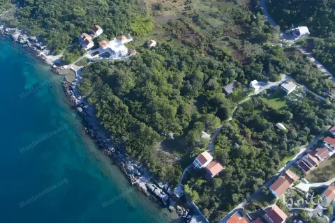 Pogled iz vazduha na obalu i okolne objekte. - image 8