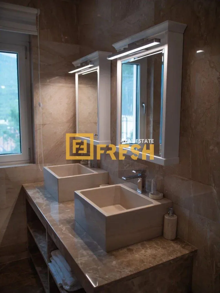 Prodaja, kuća, 750m², Tivat, Crna Gora