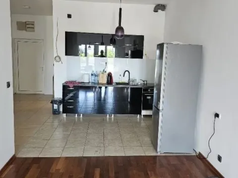 Izdavanje, trosoban stan, 92m², Kluz, Zvezdara Sve Podlokacije - image 3