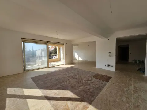 Sale, three bedroom apartment, 150m², Bečići, Budva - image 3
