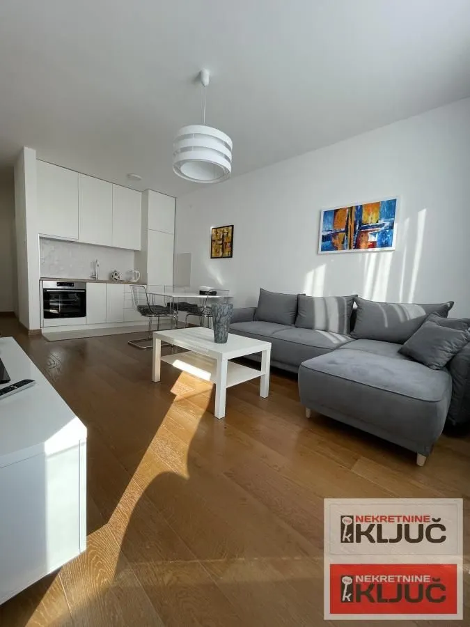 Izdavanje, jednosoban stan, 42m², Rotkvarija, Novi Sad Sve Podlokacije