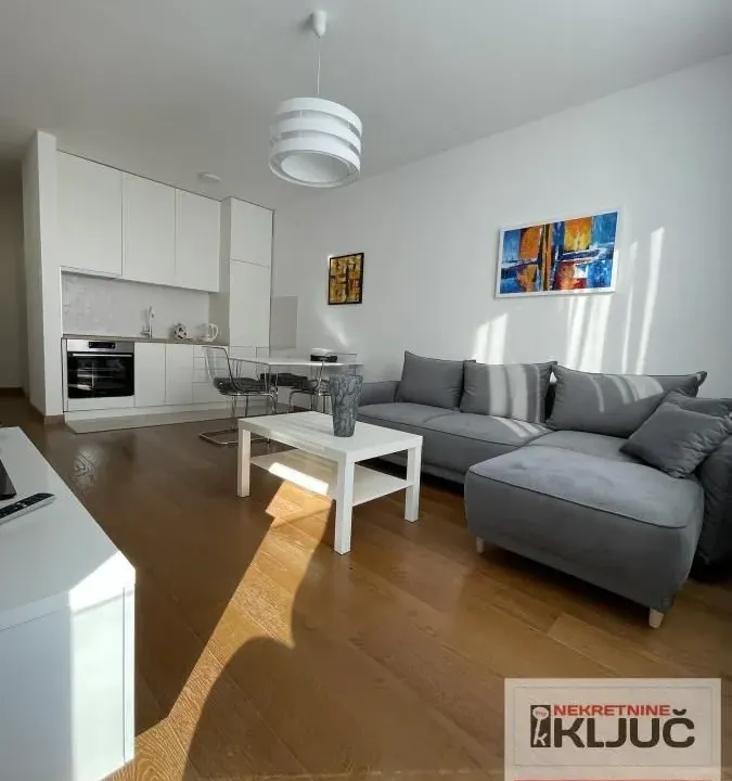 Izdavanje, jednosoban stan, 42m², Rotkvarija, Novi Sad Sve Podlokacije