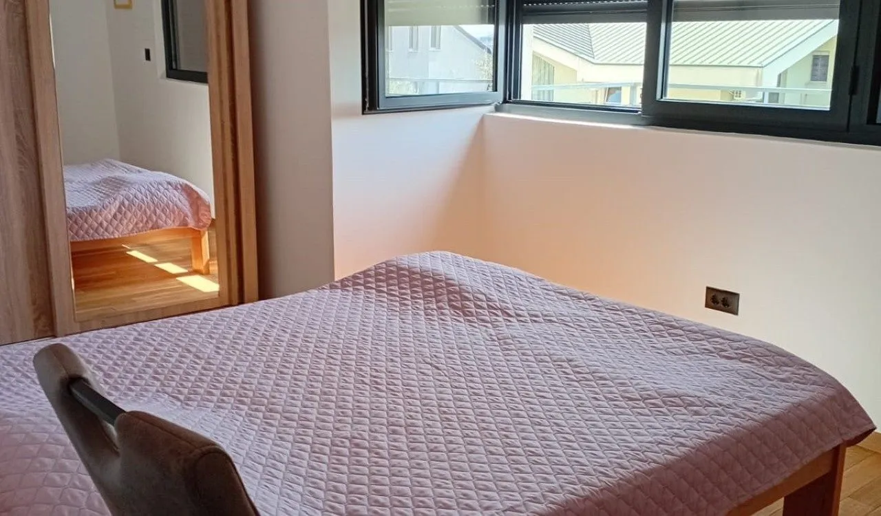 Izdavanje, dvosoban stan, 76m², Gorica C, Podgorica