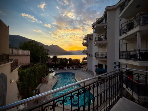 Prodaja, trosoban stan, 85m², Dobrota, Kotor - image 1