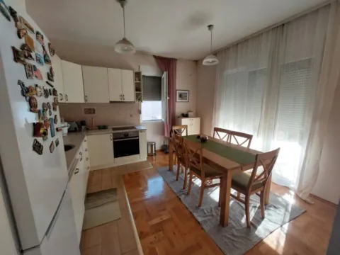 Rent, house, 120m², Tološi, Podgorica - image 8