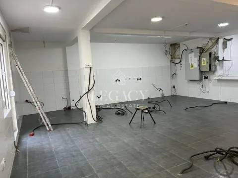 Izdavanje, poslovni prostor, 146m², Đeram Pijaca, Beograd - image 15