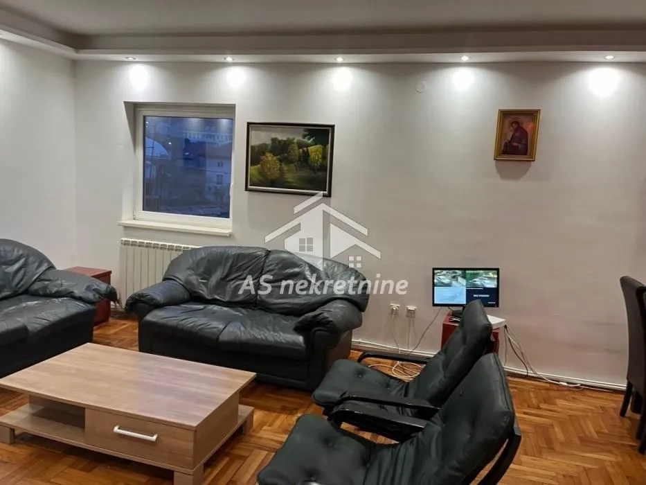 Izdavanje, trosoban stan, 120m², Uciteljsko Naselje, Zvezdara Sve Podlokacije