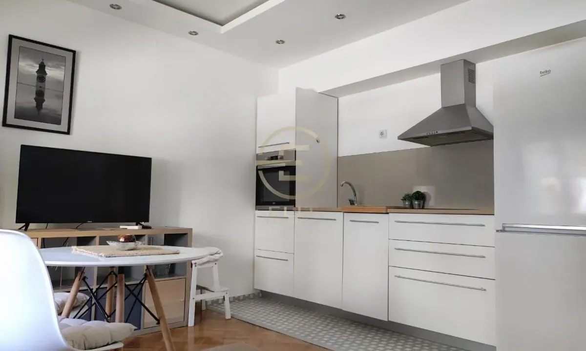 Izdavanje, dvosoban stan, 37m², Grbavica, Novi Sad Sve Podlokacije