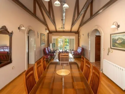 Izdavanje, kuća, 200m², Rogami, Podgorica - image 11