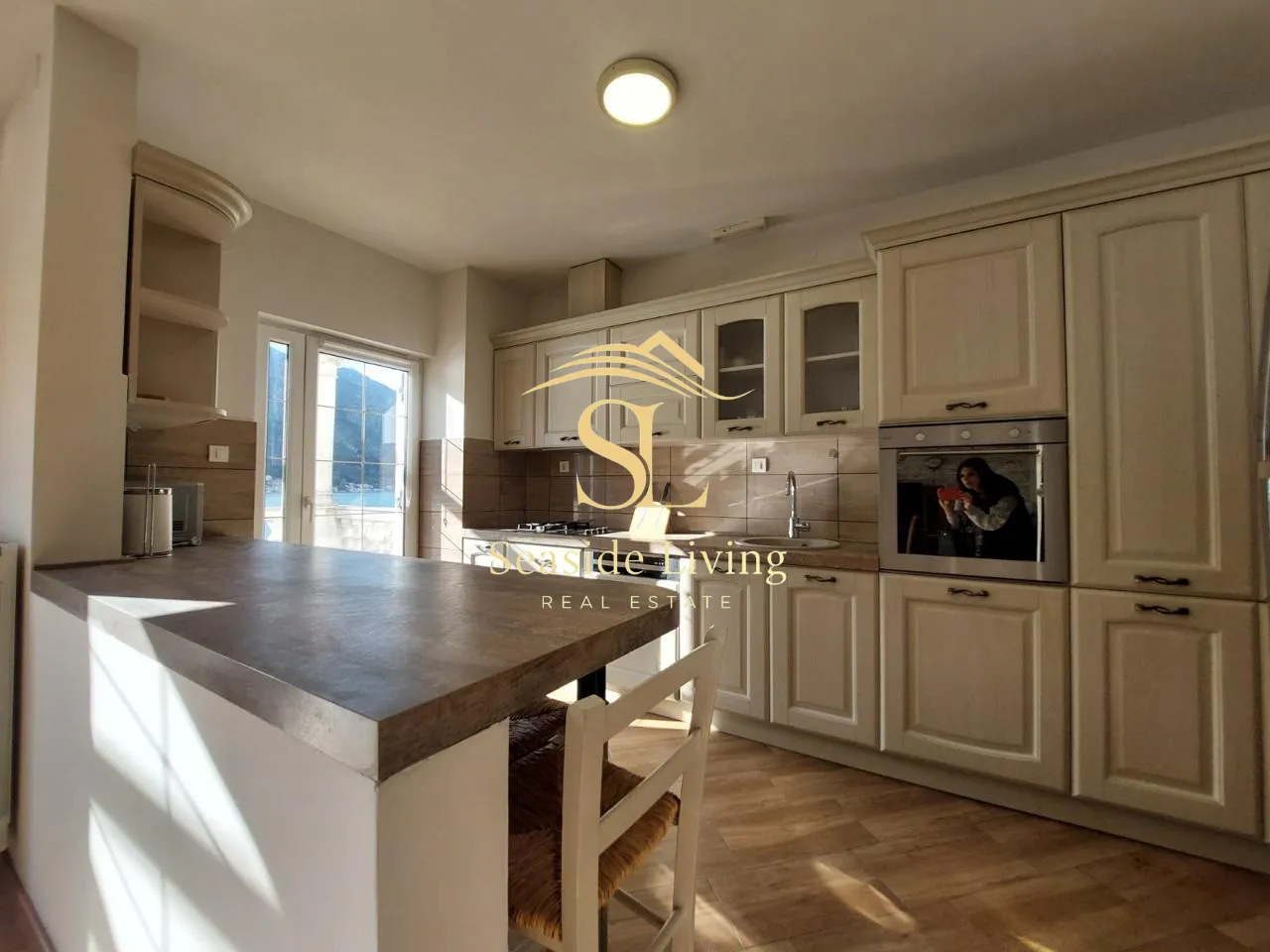Rent, three bedroom apartment, 130m², Dobrota, Kotor