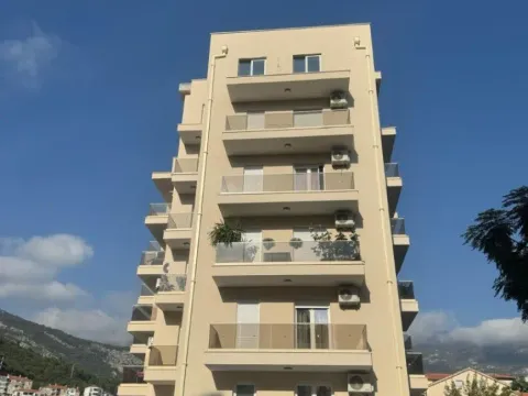 Rent, one bedroom apartment, 50m², Budva, Crna Gora - image 10