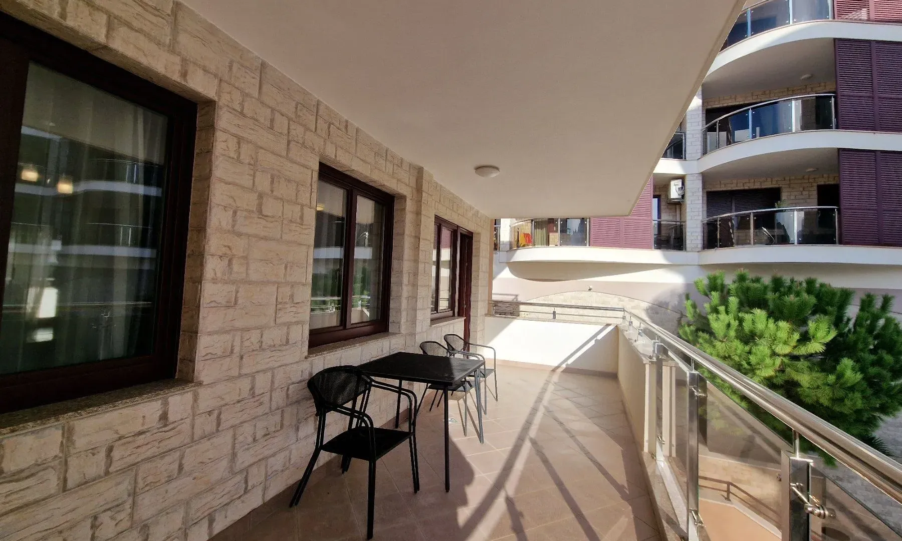 Izdavanje, jednosoban stan, 87m², Bečići, Budva
