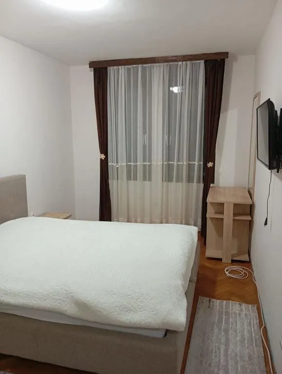 Izdavanje, dvosoban stan, 67m², Blok 6, Podgorica