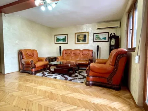 Izdavanje, kuća, 200m², Konik, Podgorica - image 10