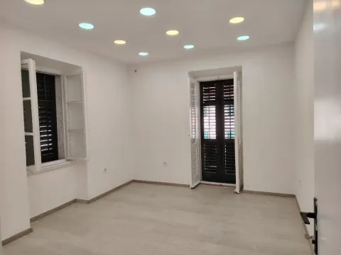 Rent, office space, 60m², Stari Grad Kotor, Kotor - image 3