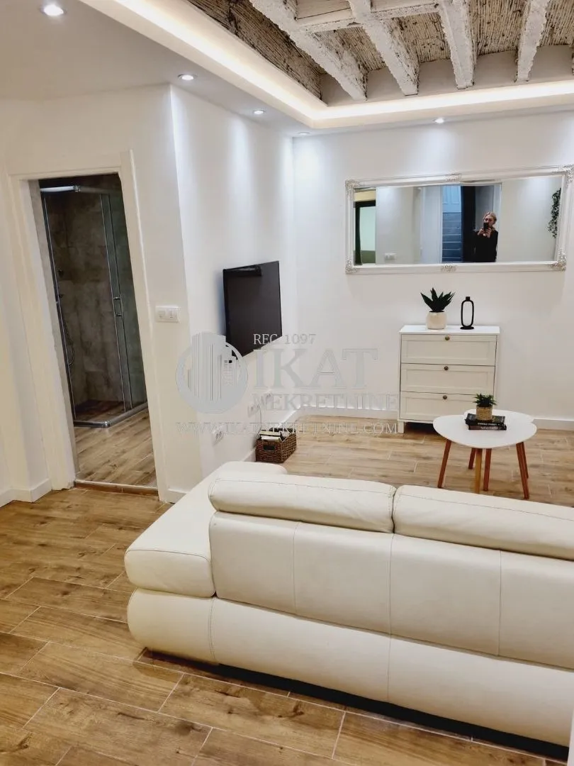 Sale, two bedroom apartment, 44m², Kalenić Pijaca, Vračar Sve Podlokacije