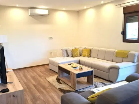 Izdavanje, kuća, 100m², Kotor, Crna Gora - image 3