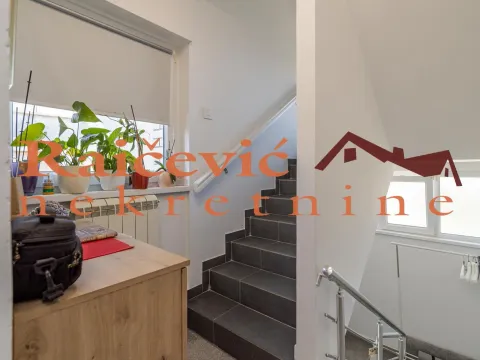 Prodaja, kuća, 220m², Rušanj, Beograd - image 17