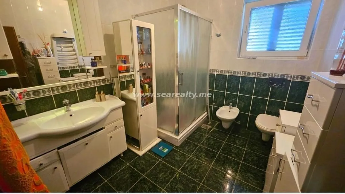 Sale, house, 296m², Kotor, Crna Gora