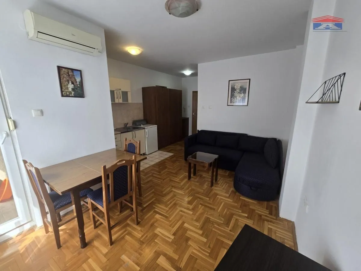 Izdavanje, garsonjera, 25m², Bulevar Evrope, Novi Sad Sve Podlokacije