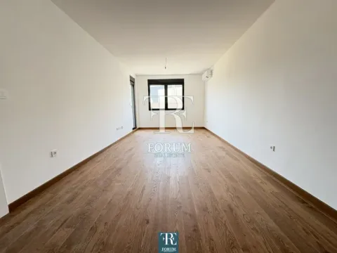 Prodaja, jednosoban stan, 50m², Tološka šuma, Podgorica