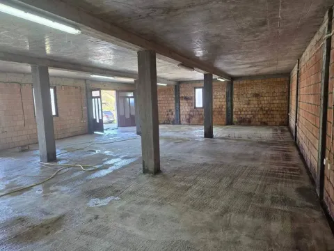 Rent, office space, 150m², Radanovići, Kotor - image 1