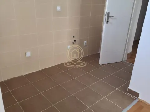 Prodaja, trosoban stan, 80m², Medijana, Niš - image 2