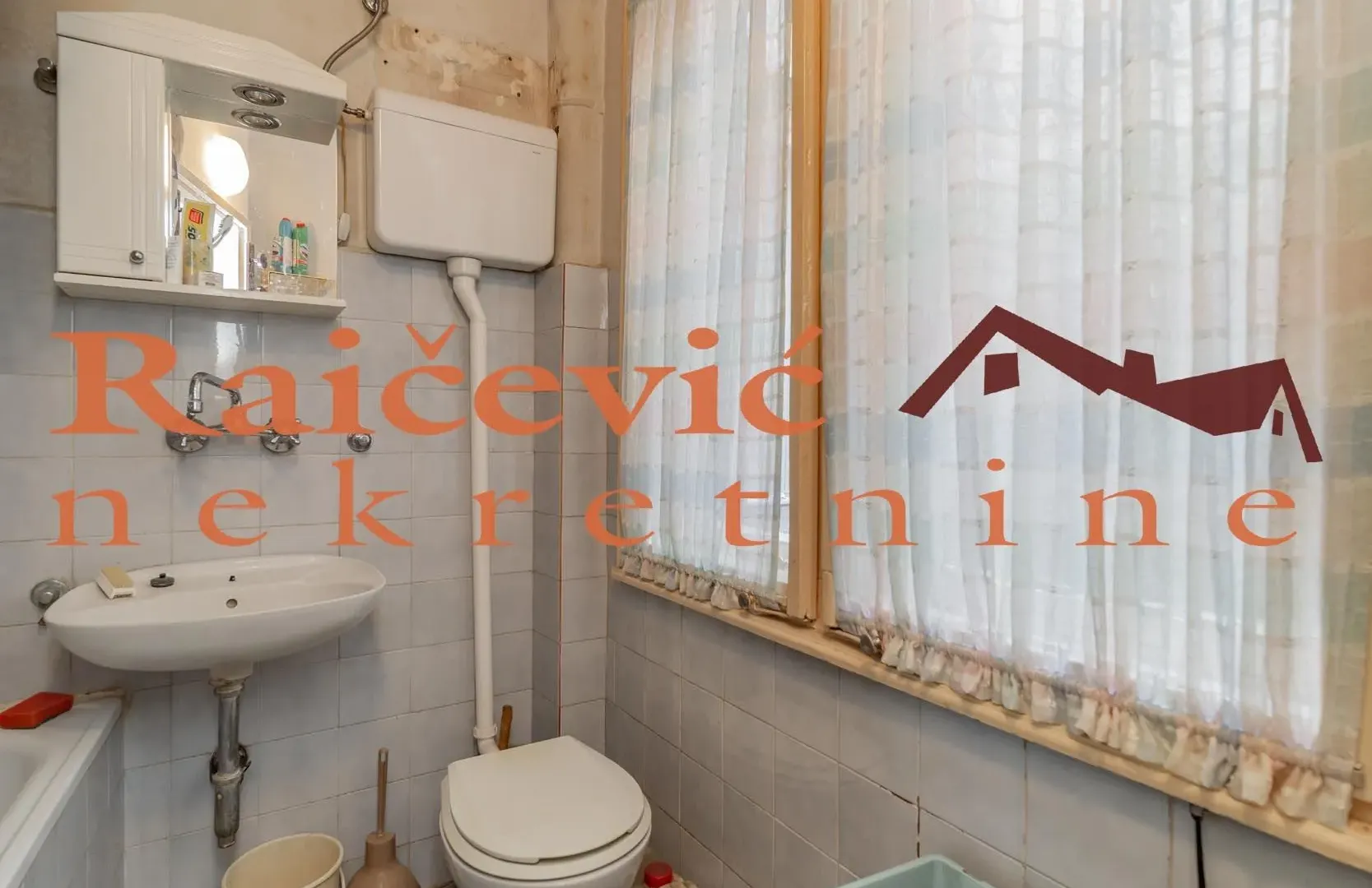 Prodaja, četvorosoban stan, 113m², Centar, Stara Pazova