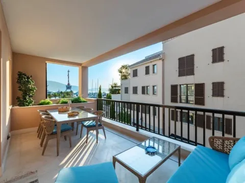 Sale, three bedroom apartment, 201m², Tivat, Crna Gora - image 26