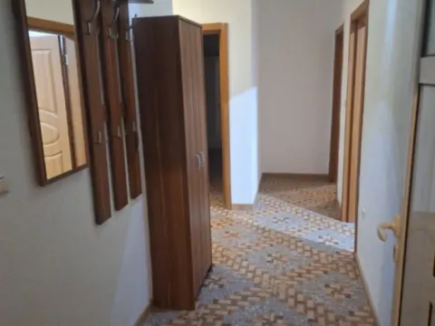 Izdavanje, trosoban stan, 100m², Stari Aerodrom, Podgorica - image 2