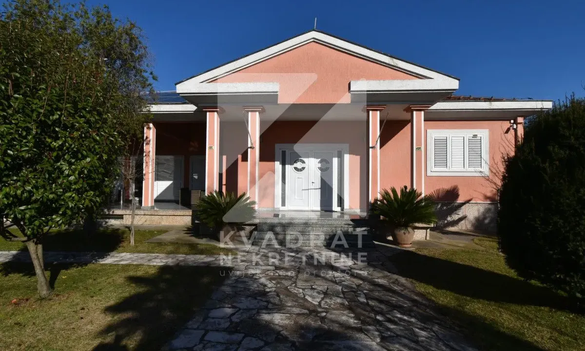 Izdavanje, kuća, 300m², Donja Gorica, Podgorica