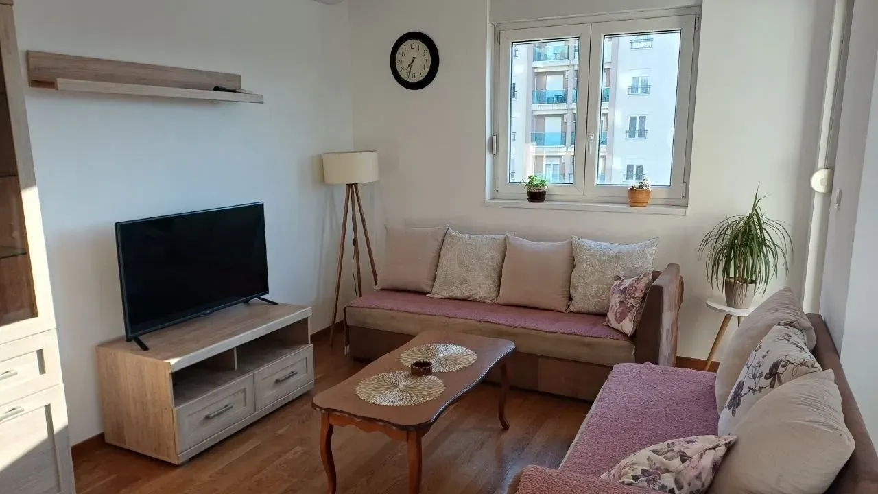 Izdavanje, dvosoban stan, 69m², Zabjelo, Podgorica