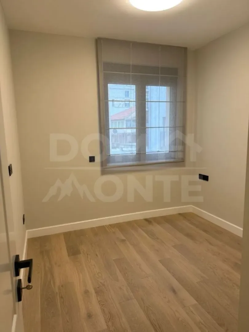 Prodaja, četvorosoban stan, 81m², Dobrota, Kotor