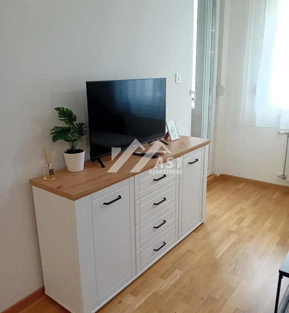 Izdavanje, jednosoban stan, 40m², Avijatičarsko naselje, Novi Sad Sve Podlokacije