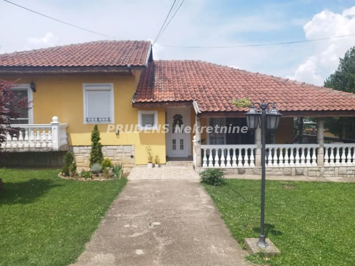 Sale, house, 250m², Surčin, Beograd