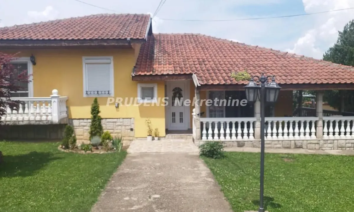 Prodaja, kuća, 250m², Surčin, Beograd