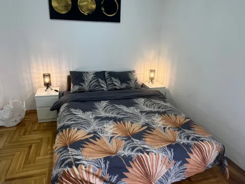 Stan-na-dan, jednosoban stan, 25m², Centar, Cetinje - image 4