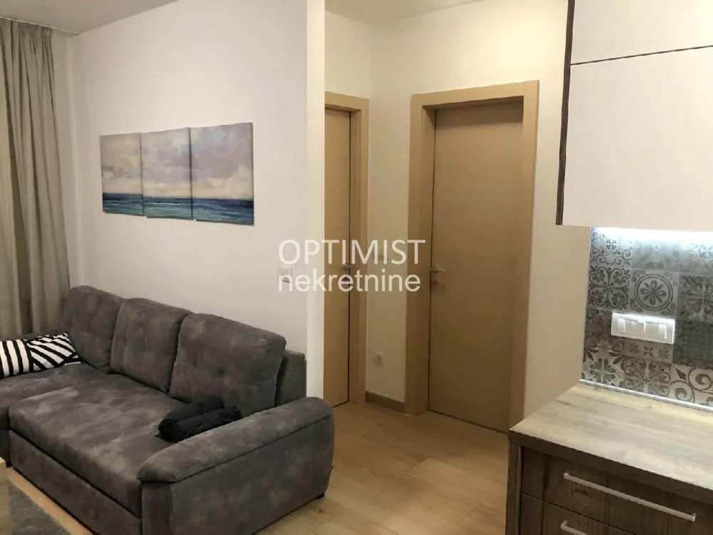 Izdavanje, trosoban stan, 65m², Crveni Krst, Beograd
