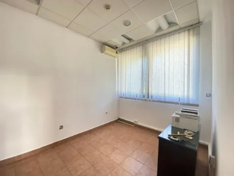 Izdavanje, poslovni prostor, 54m², Ljubović, Podgorica - image 7