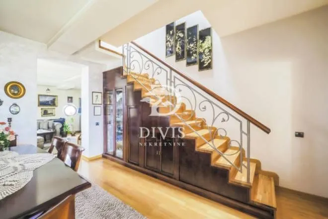 Sale, apartment, 250m², Cvetni Trg, Vračar Sve Podlokacije