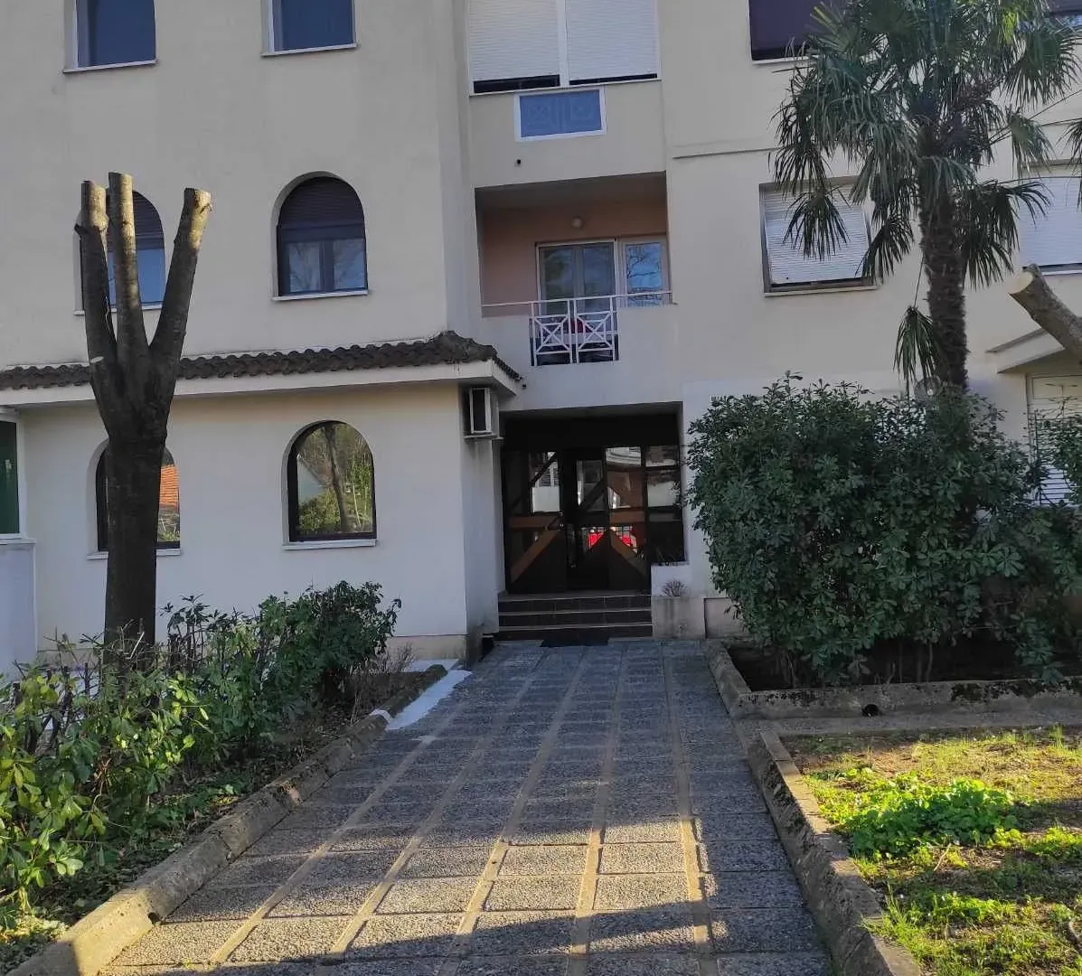 Izdavanje, jednosoban stan, 42m², Gorica C, Podgorica