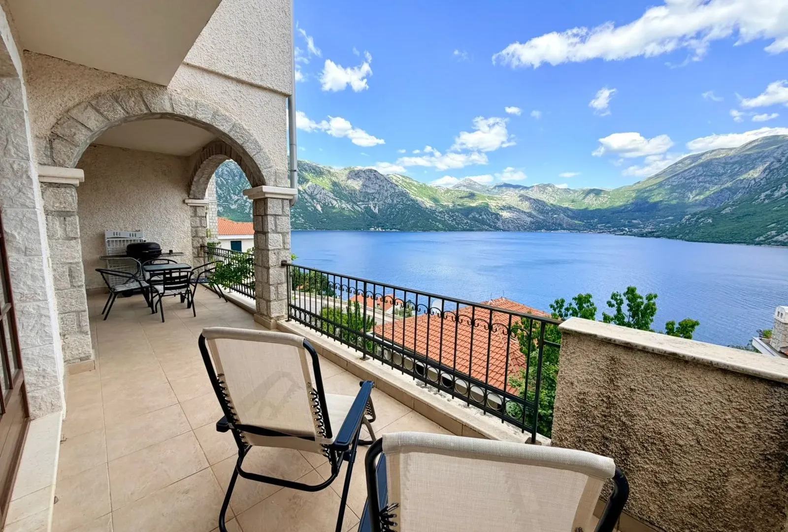 Prodaja, dvosoban stan, 87m², Morinj, Kotor