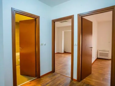 Izdavanje, trosoban stan, 110m², City Kvart, Podgorica - image 9